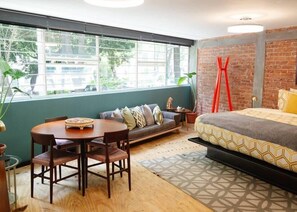 Iron/ironing board, travel cot, WiFi