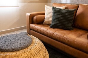 TV - Mr. W | Remodeled Cozy Roma Apartment (México D.F.)