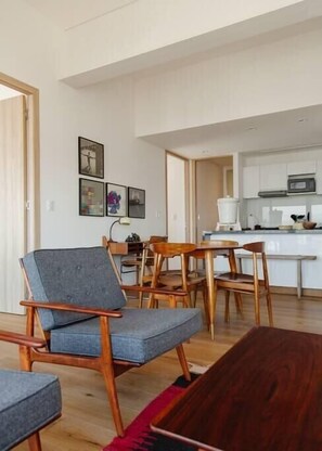 Interior - Mr. W | Retro-Modern | Balcony | Gym (Juárez)