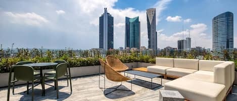 تناول الطعام بالخارج