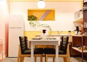 Fridge, microwave, oven, stovetop - Mr. W | Roma 2BR next to La Cibeles, Top Location (Ciudad de México)