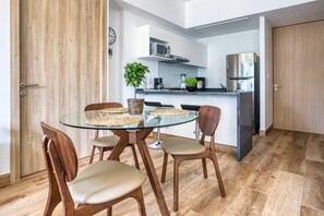 Dining - Mr. W | Centrical Space Apartment | 2Br | Gym (Juárez)