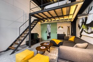 TV - Mr. W | Artsy Roma 2 Level Loft (Ciudad de México)