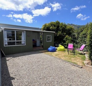 Property grounds - Modern cabin at beautiful Pohara Beach (Pōhara)