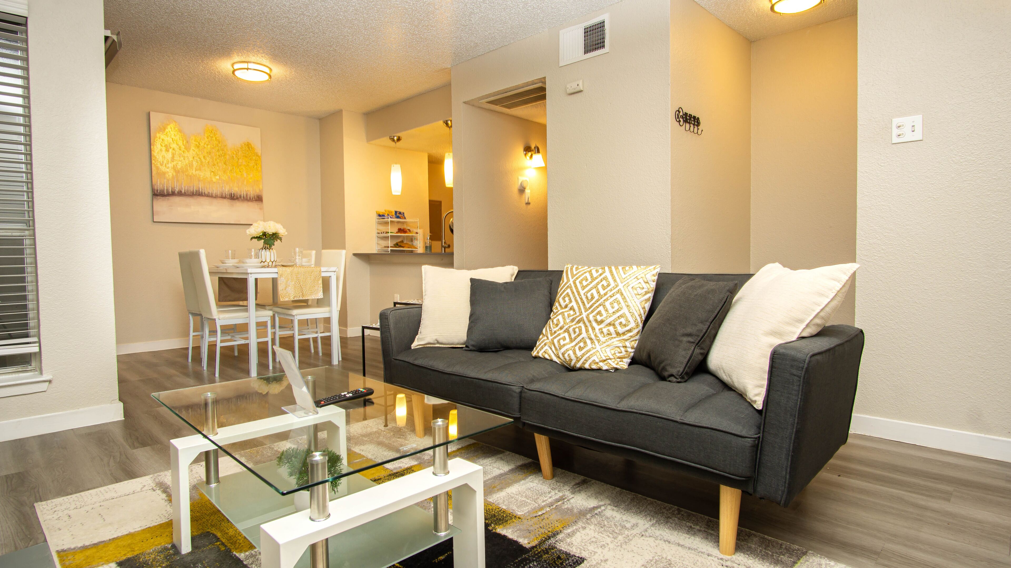 Relaxing 1BR Haven: Pool, Free Parking & Laundry
