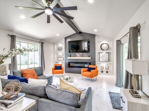 TV connectée, cheminée, jeux vidéo