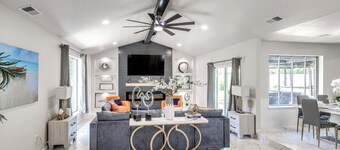 Modern Urban Retreat With Hot Tub. Close to major popular restaurants.