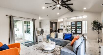 Modern Urban Retreat With Hot Tub. Close to major popular restaurants.