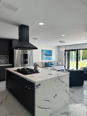 Interior - Palm Springs Getaway Experience // 4 beds 3 baths // Pool+Spa+Yard+Furnished (Palm Springs)