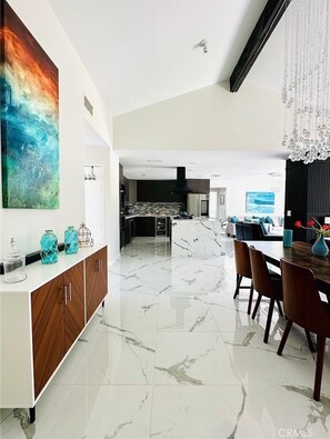 Interior - Palm Springs Getaway Experience // 4 beds 3 baths // Pool+Spa+Yard+Furnished (Palm Springs)