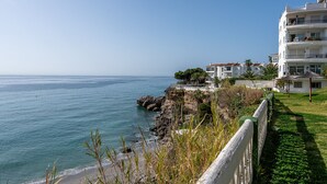 A coastal hotel with a view of the sea, featuring a balcony with a railing and a grassy area. - AP408 ACAPULCO PLAYA SM NERJA (Nerja)