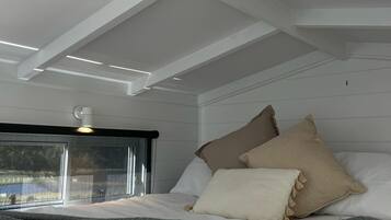 2 bedrooms, bed sheets