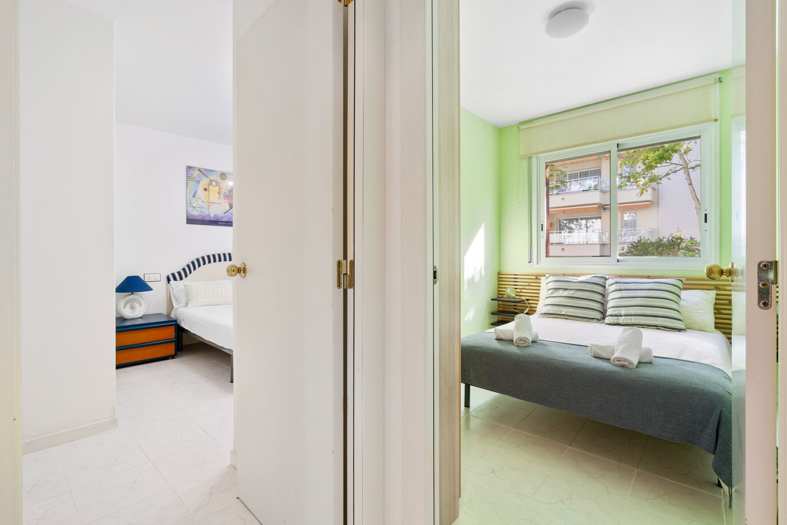 3 slaapkamers, een strijkplank/strijkijzer, gratis wifi, beddengoed