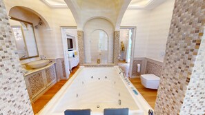 Douche, baignoire à jets, sèche-cheveux, bidet