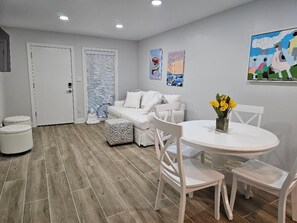 Smart TV - Newly Remodeled, great location in Hilton Head Island (Hilton Head Island)