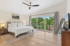 4 slaapkamers, een bureau, een strijkplank/strijkijzer, wifi