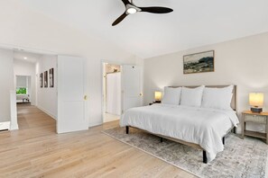 5 bedrooms, desk, iron/ironing board, WiFi