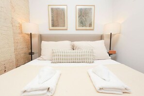 1 Schlafzimmer, Schreibtisch, WLAN, Bettwäsche