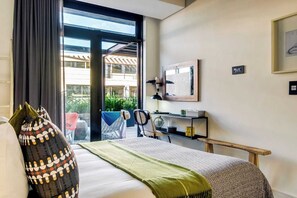 1 habitación, escritorio, tabla de planchar con plancha y wifi 