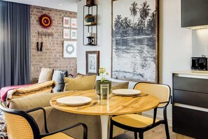 Dining - Contemporary & Charming Apartment The Urban Edge (Cape Town)