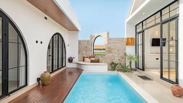 Deluxe Villa, Pool View | Bathroom | Shower, rainfall showerhead, hair dryer, towels