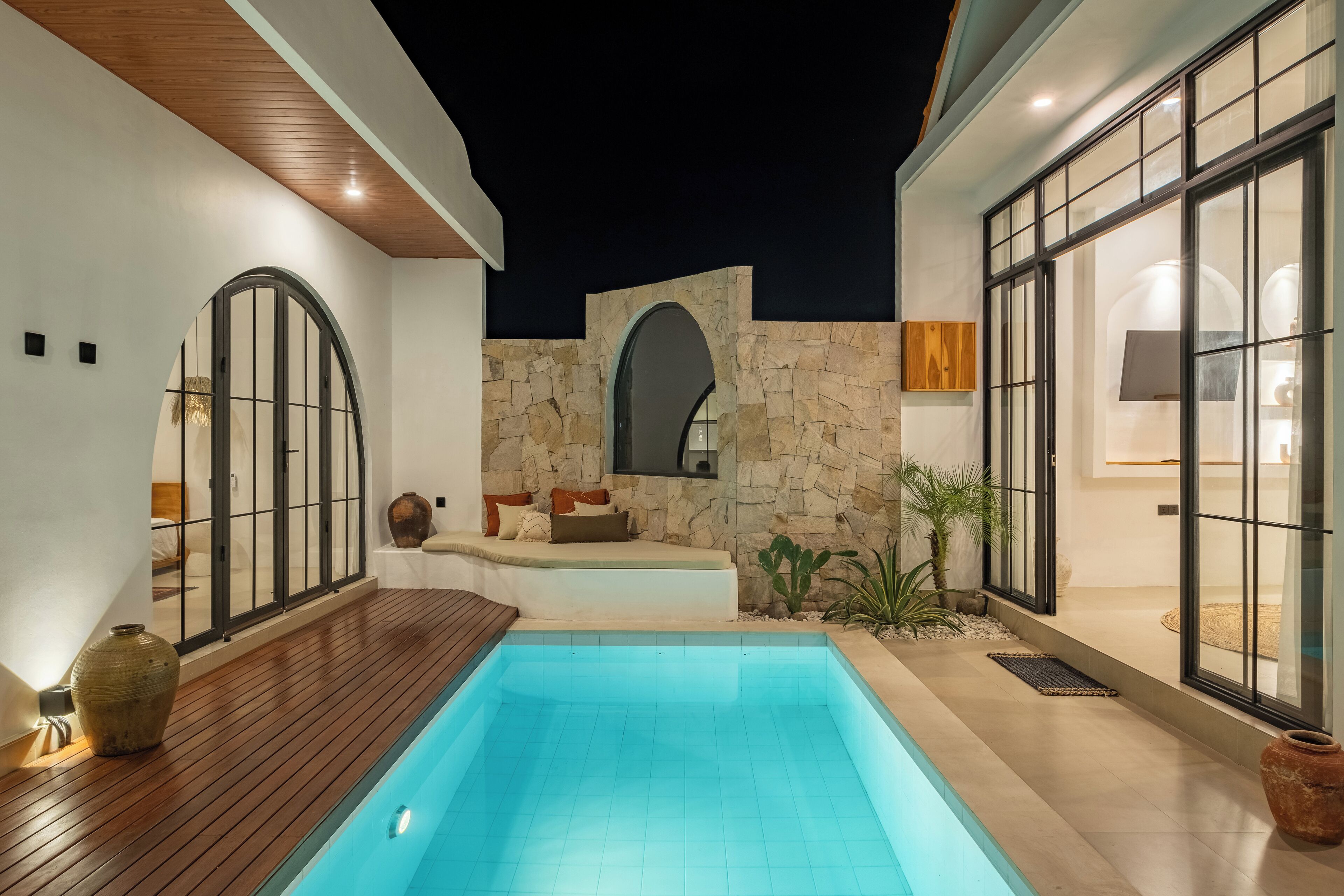 حمّام سباحة خارجي