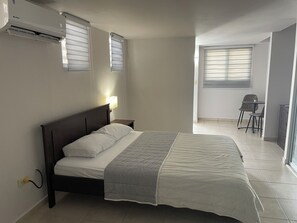 1 habitación, tabla de planchar con plancha, wifi gratis y ropa de cama 