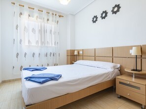 2 Schlafzimmer, Schreibtisch, Bügeleisen/Bügelbrett, WLAN