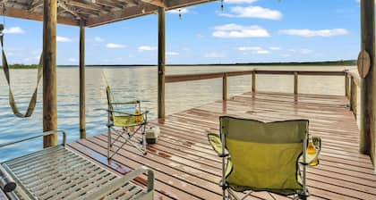 Month Stays Welcome! Lakefront Fishing Cottage |Private Dock | Canoe & Explore Old Florida's Views