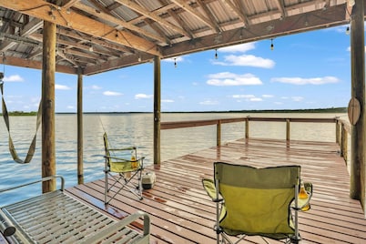 Month Stays Welcome! Lakefront Fishing Cottage |Private Dock | Canoe & Explore Old Florida's Views