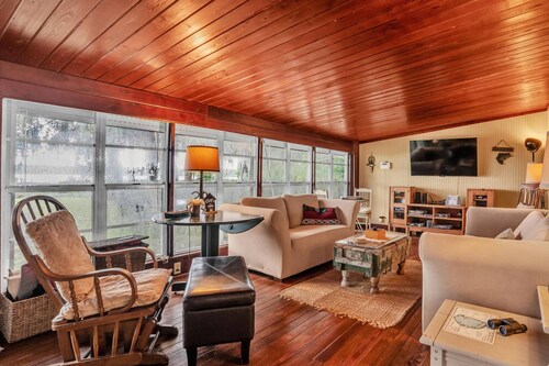 Month Stays Welcome! Lakefront Fishing Cottage |Private Dock | Canoe & Explore Old Florida's Views