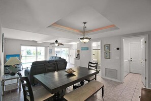 Dining - Canal-Front Escape with Private Pool & Game Room in Port Charlotte - Point Of Rocks (Port Charlotte)