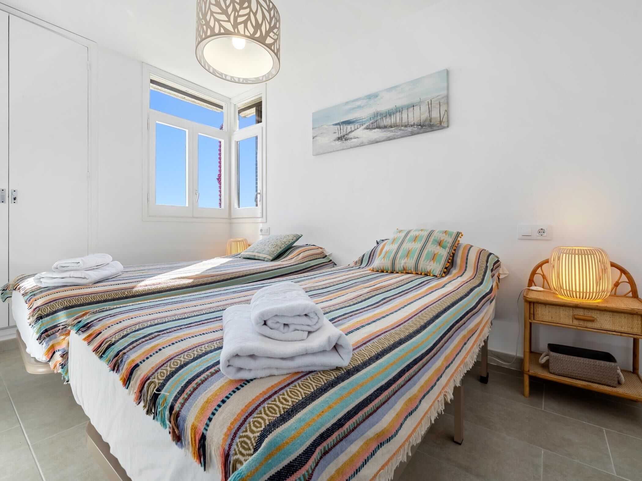 3 slaapkamers, een strijkplank/strijkijzer, wifi, beddengoed