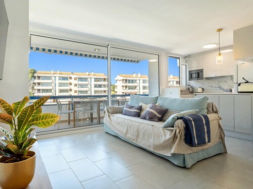 Apartment 250m beach with pool and parking