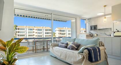 Apartment 250m beach with pool and parking
