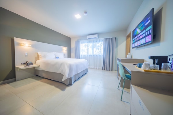 Premium Double Room, Private Bathroom, Garden View (One Queen Room 2.03) | Garden view