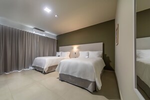 Ropa de cama de alta calidad, cubrecamas y cortinas blackout