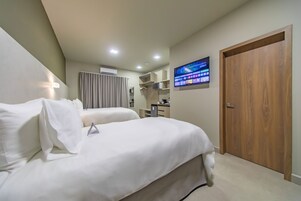 Ropa de cama de alta calidad, cubrecamas y cortinas blackout 