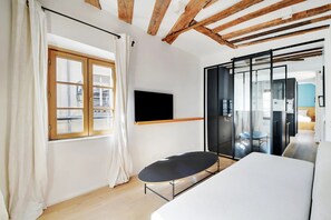 Bügeleisen/Bügelbrett, Internetzugang, Bettwäsche