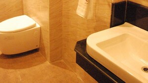 A bathroom with a toilet and a bathtub. - Le Emerald Residency (Chennai)
