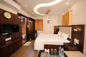 Deluxe Double Room | Living area