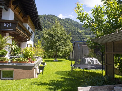 Large apartment near the ski bus