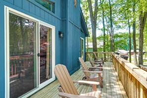 Terrace/patio - Private Hot Tub: Tree-Lined Poconos Home! (Pocono Summit)
