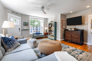 Unclassified image, 3 of 46, button