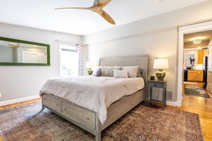 Unclassified image, 5 of 46, button