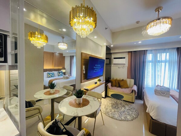 1 bedroom, iron/ironing board, WiFi, bed sheets - Maria`s Suite near Manila Bay & Aiport with FREE Pool Access (Pasay)