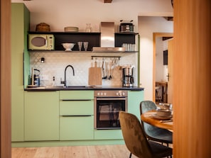 Fridge, microwave, oven, stovetop - Idyllic holiday apartments for travel groups (Kremsbrücke)