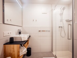Shower - Idyllic holiday apartments for travel groups (Kremsbrücke)