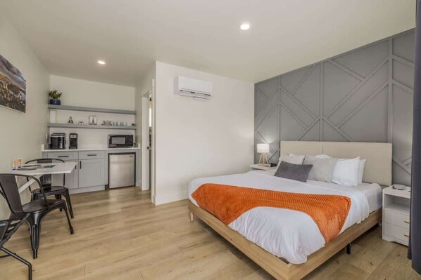 1 habitación, escritorio, wifi gratis y ropa de cama