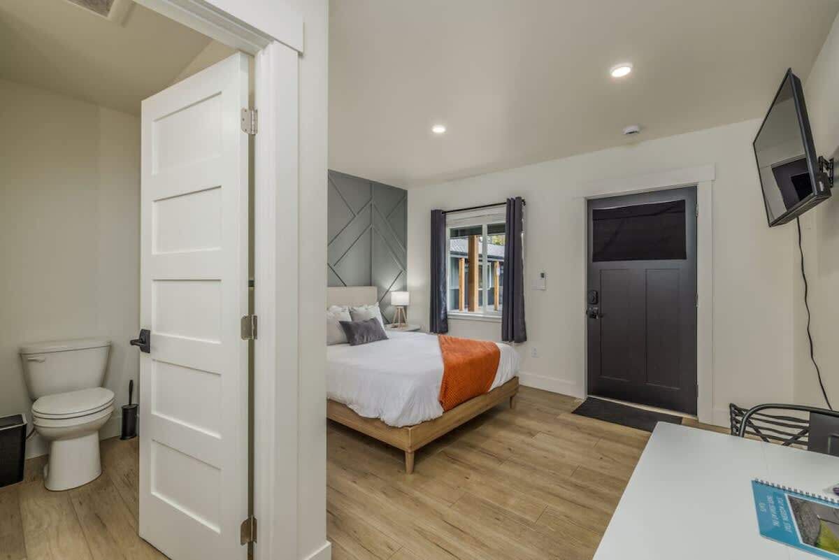 1 bedroom, desk, free WiFi, bed sheets